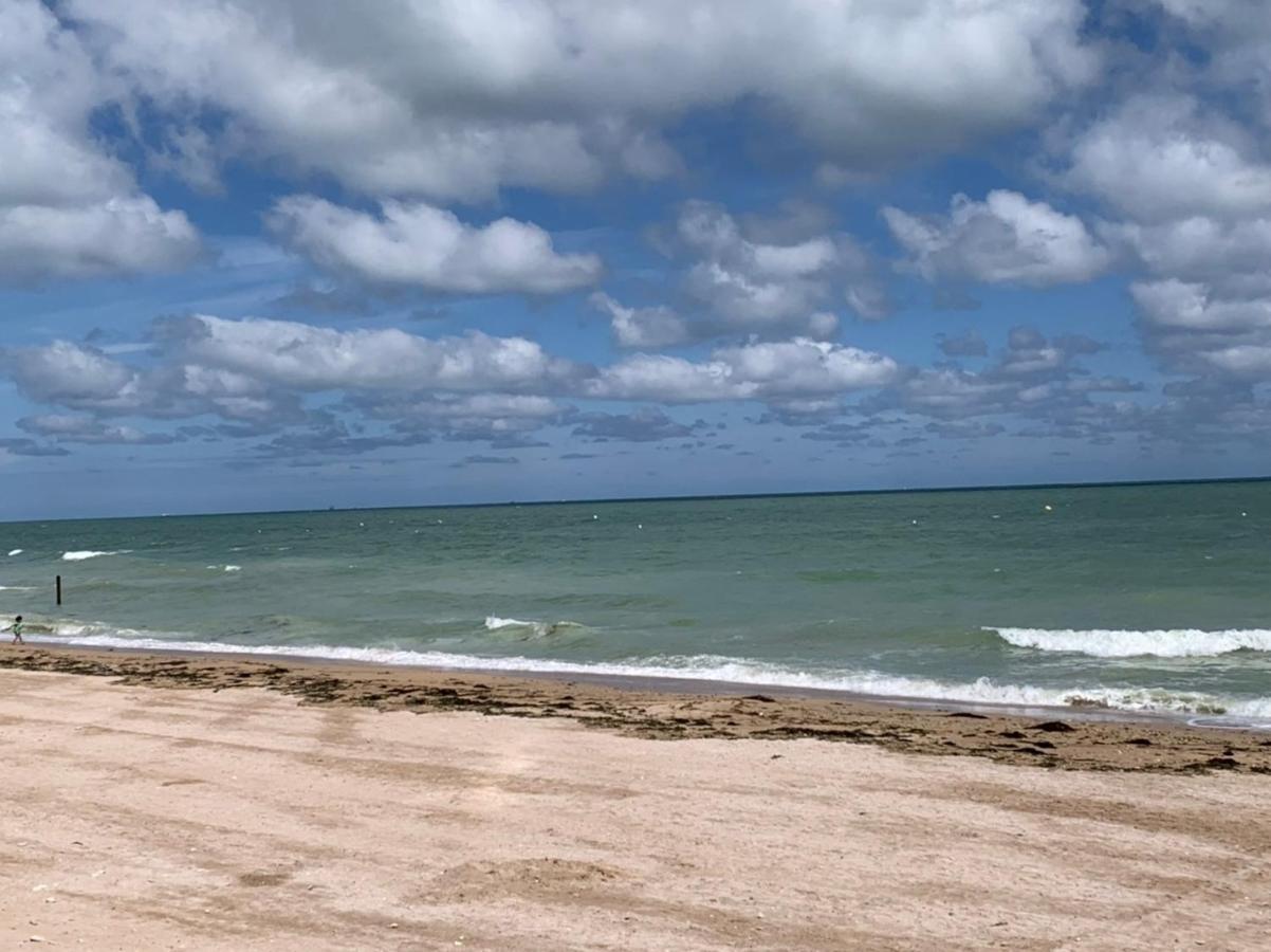 Saint-Aubin-Sur-Mer: Bel Appartement Traversant Bagian luar foto